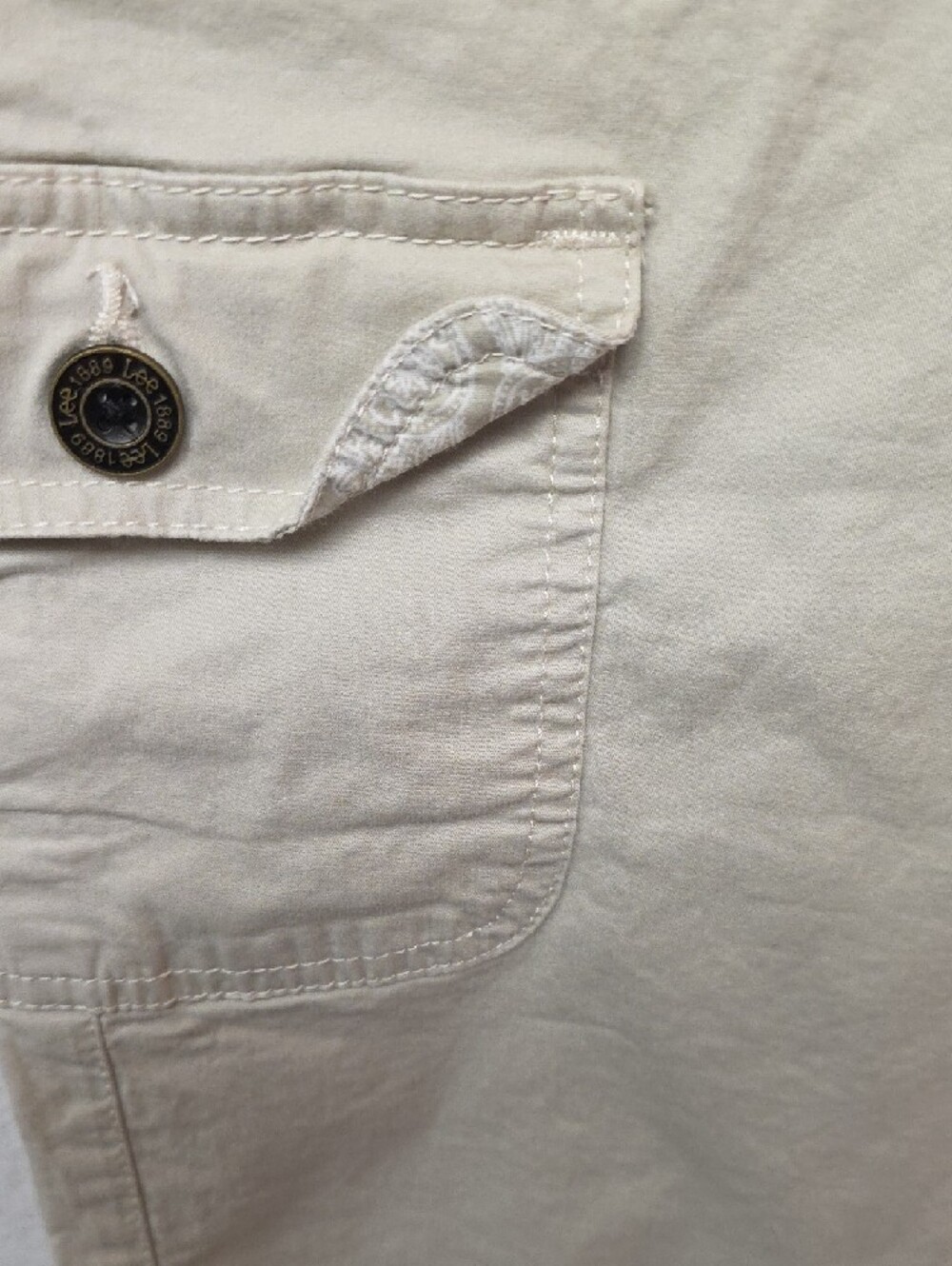 Lee Women's Light Khaki Cargo Capri Pants - Picture 9 of 16